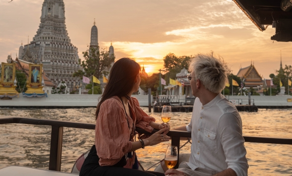 5つ星ホテル ペニンシュラ バンコク運行 カナッペ＆1時間飲み放題付き！サンセットカクテルクルーズ